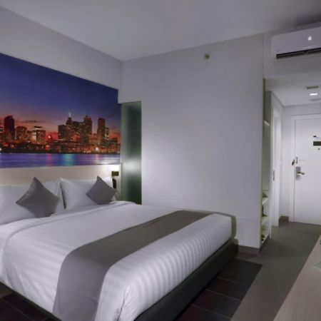 Hotel Neo+ Kebayoran Джакарта Экстерьер фото