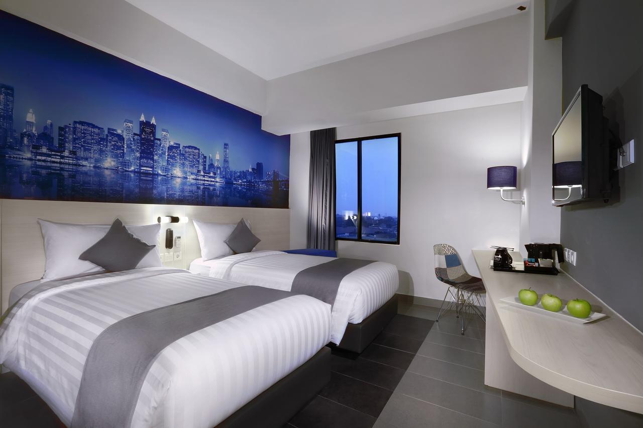Hotel Neo+ Kebayoran Джакарта Экстерьер фото