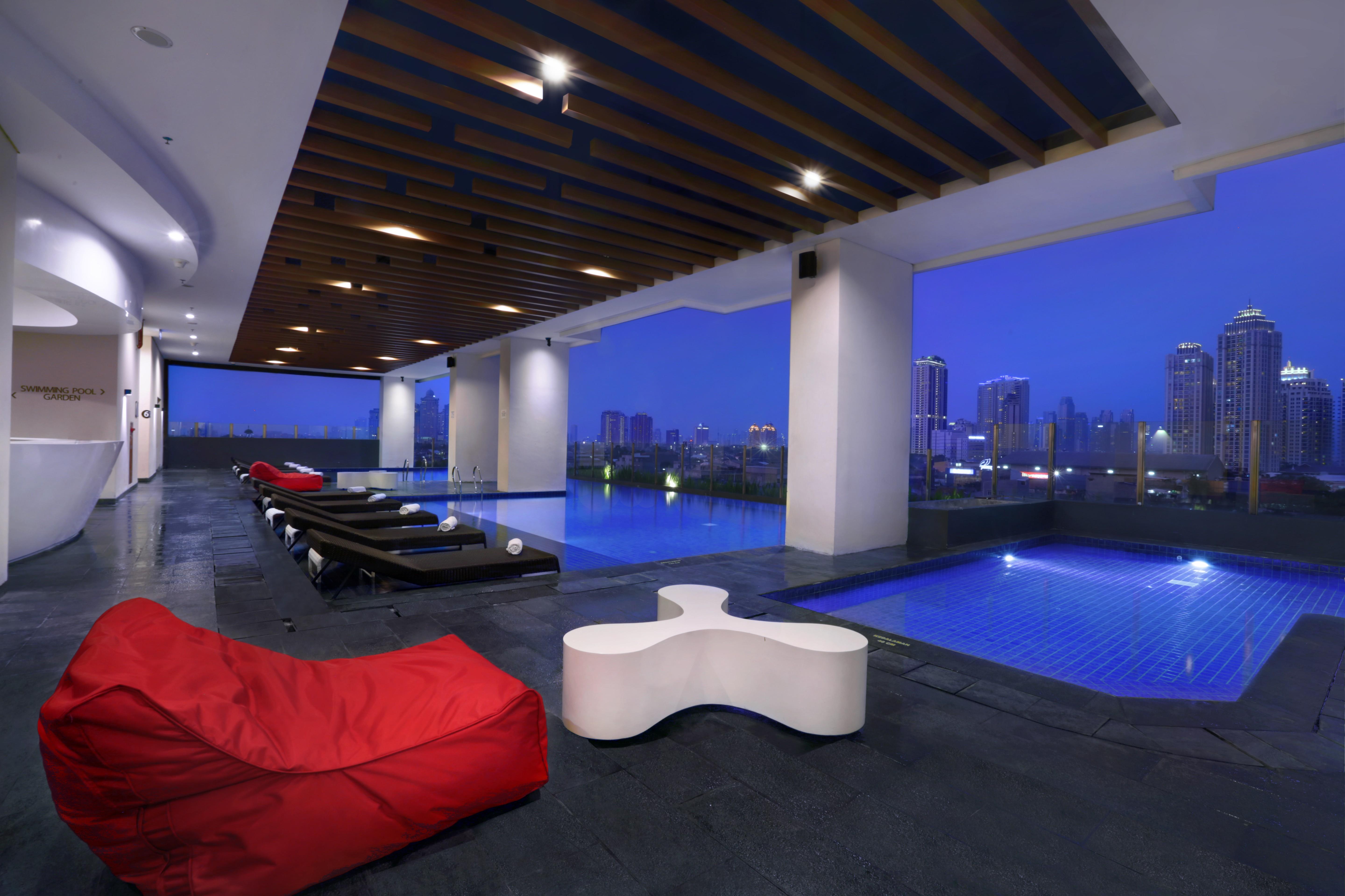 Hotel Neo+ Kebayoran Джакарта Экстерьер фото
