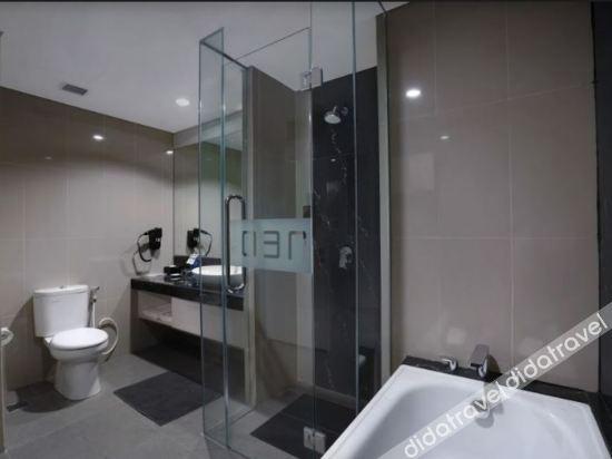 Hotel Neo+ Kebayoran Джакарта Экстерьер фото
