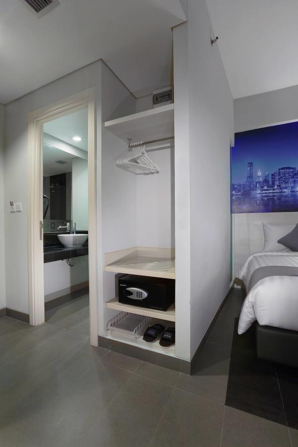 Hotel Neo+ Kebayoran Джакарта Экстерьер фото